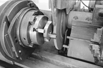 Kurbelwelle beim Schleifen